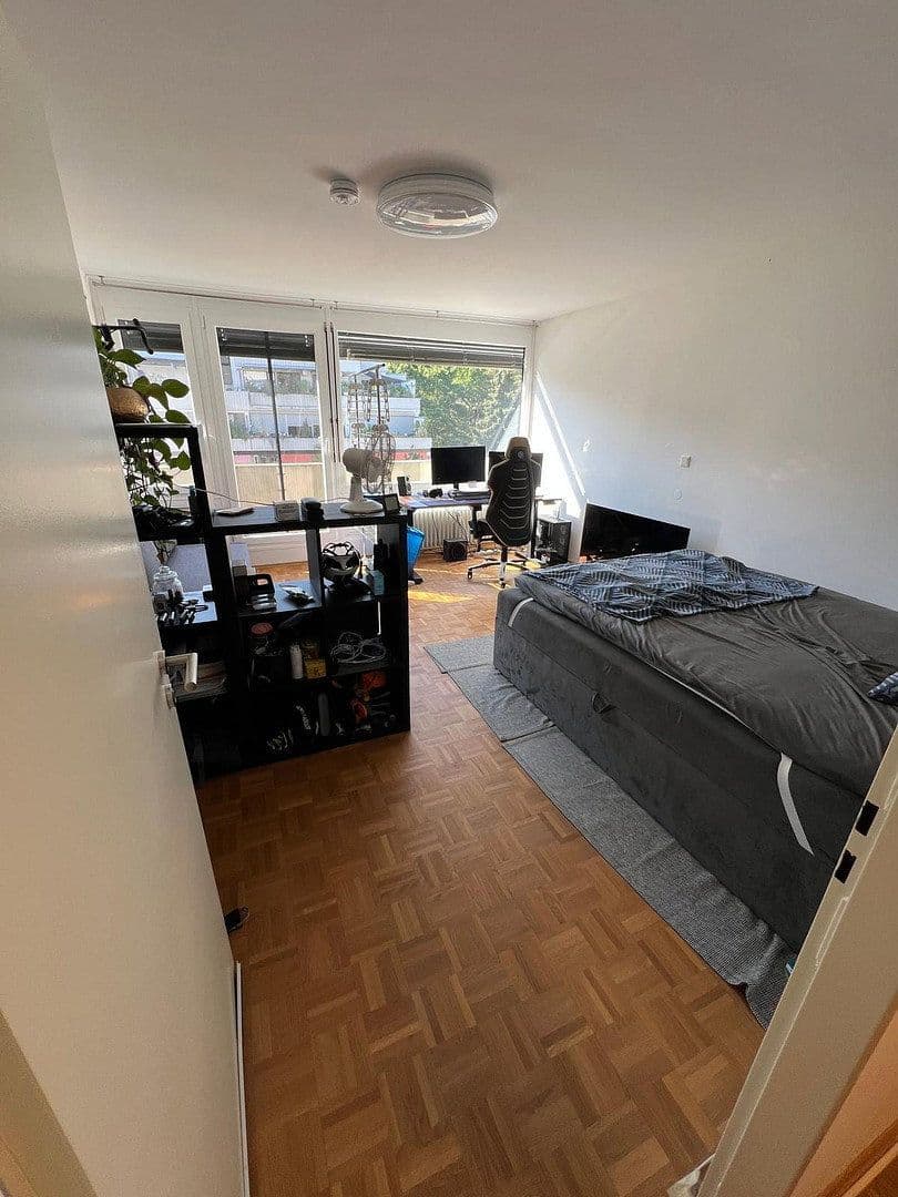 Prenájom bytu 6-izbový 160 m², Ludwigshafen, Porýnie-Falcko Prenájom bytu 6-izbový 160 m², Ludwigshafen, Porýnie-Falcko