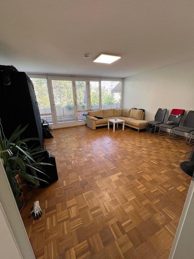 Prenájom bytu 6-izbový 160 m², Ludwigshafen, Porýnie-Falcko Prenájom bytu 6-izbový 160 m², Ludwigshafen, Porýnie-Falcko