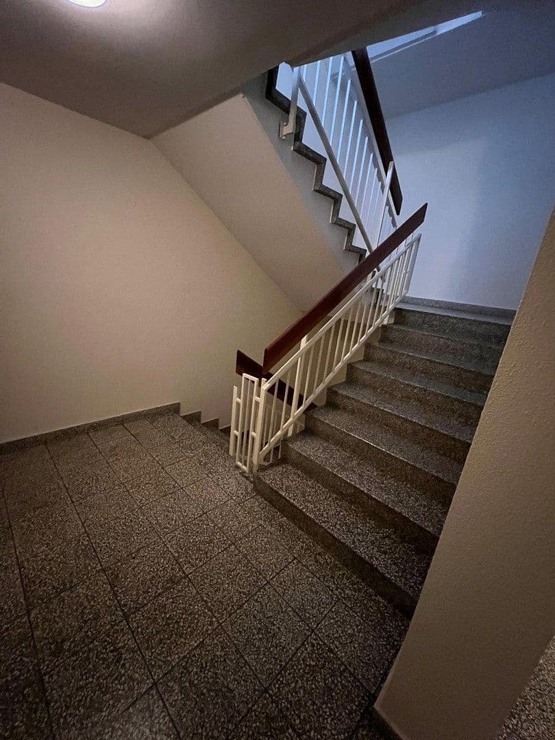 Prenájom bytu 6-izbový 160 m², Ludwigshafen, Porýnie-Falcko Prenájom bytu 6-izbový 160 m², Ludwigshafen, Porýnie-Falcko