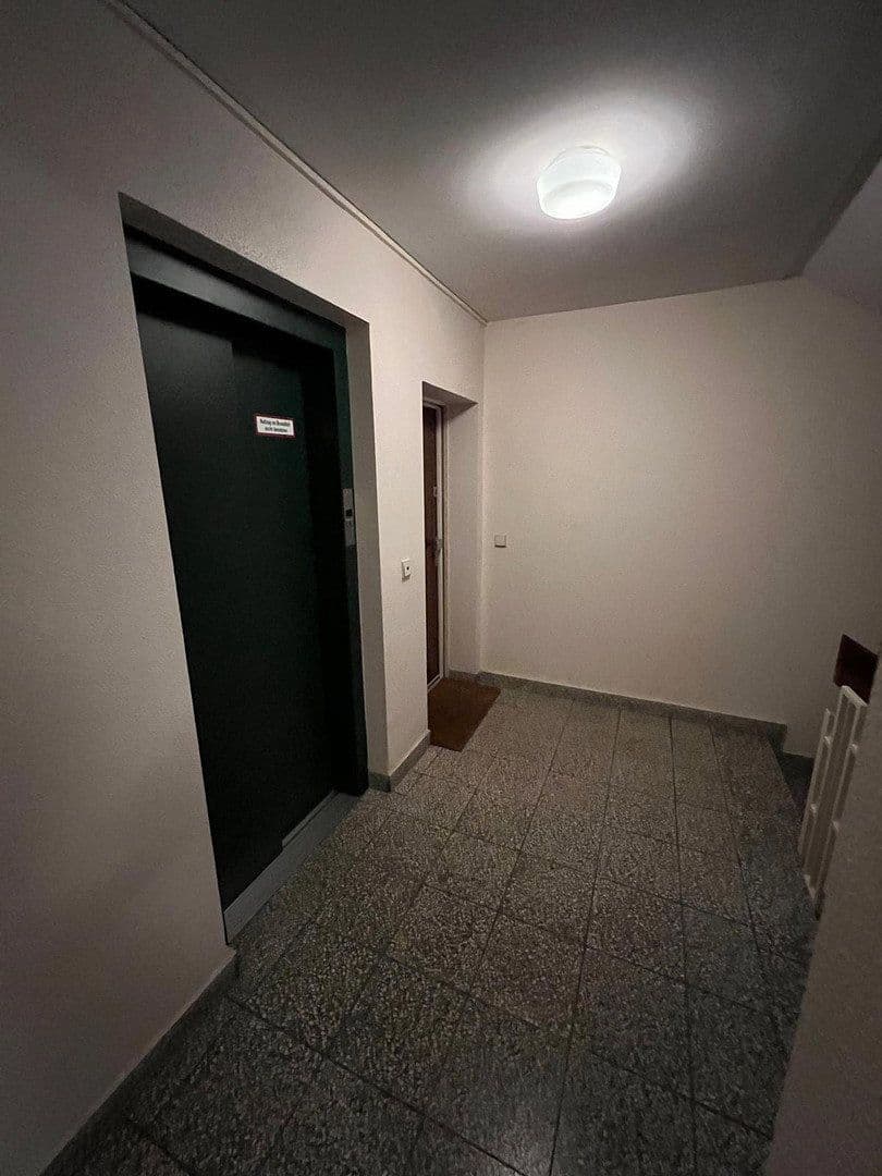 Prenájom bytu 6-izbový 160 m², Ludwigshafen, Porýnie-Falcko Prenájom bytu 6-izbový 160 m², Ludwigshafen, Porýnie-Falcko
