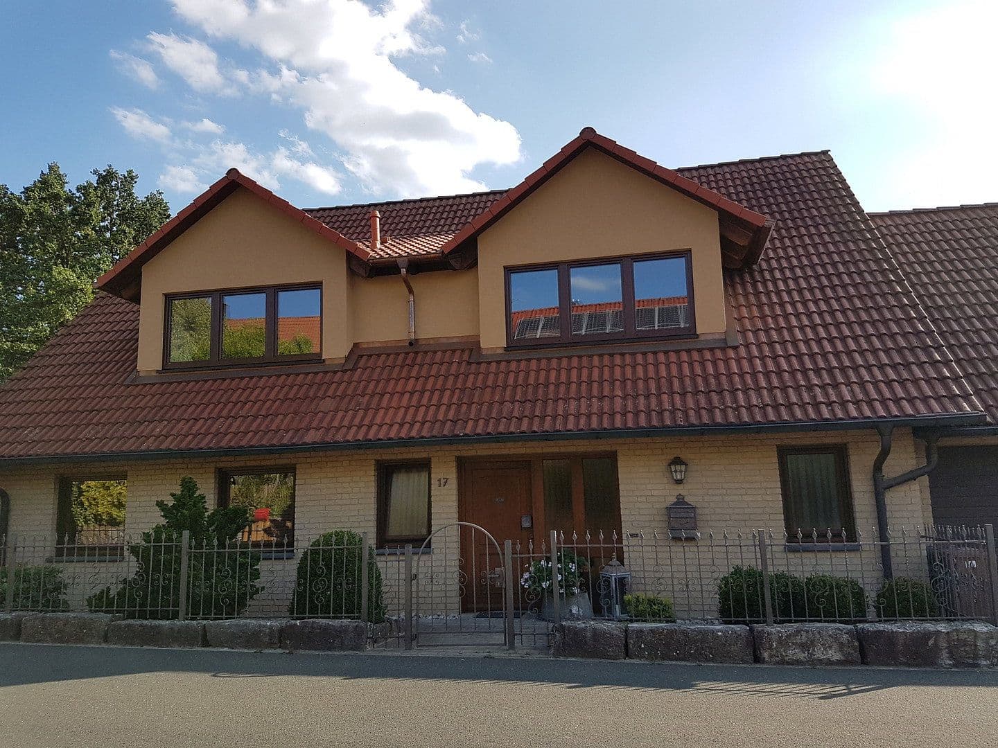 Predaj domu 200 m², pozemok 569 m², Roßtal, Bavorsko Predaj domu 200 m², pozemok 569 m², Roßtal, Bavorsko