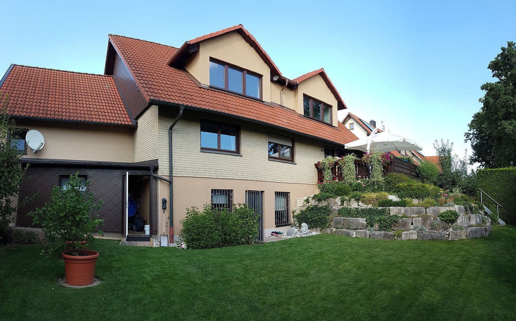 Predaj domu 200 m², pozemok 569 m², Roßtal, Bavorsko Predaj domu 200 m², pozemok 569 m², Roßtal, Bavorsko
