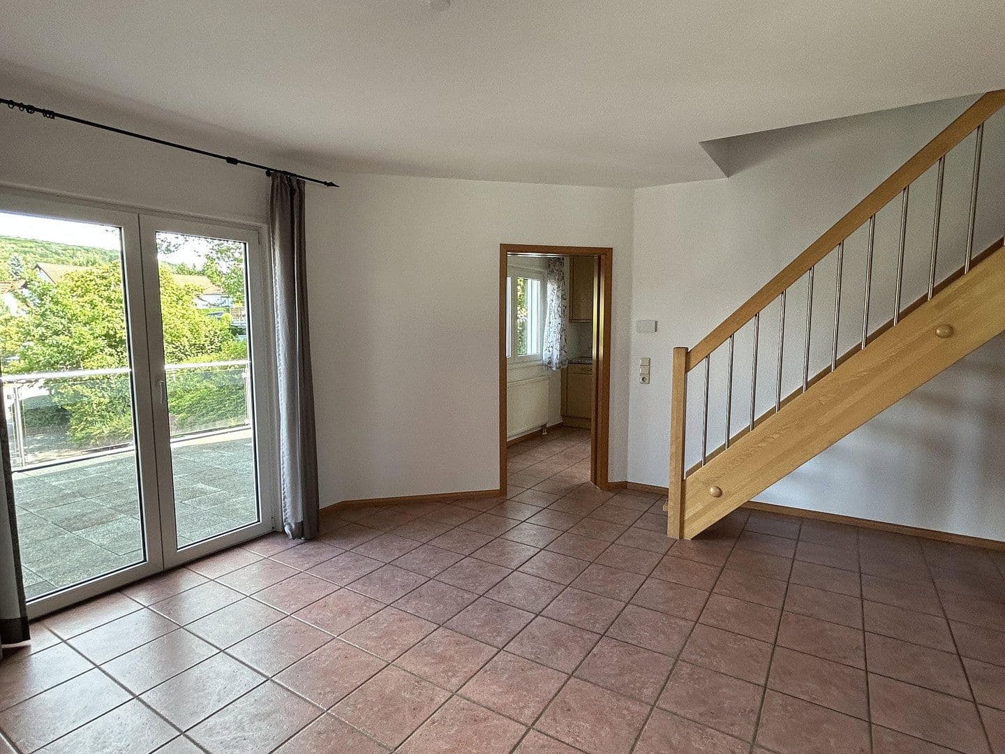 Prenájom bytu 3-izbový 130 m², Niedernhausen, Hesensko Prenájom bytu 3-izbový 130 m², Niedernhausen, Hesensko