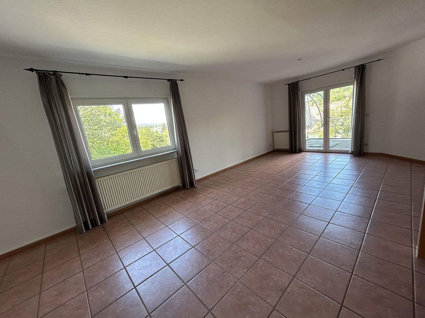 Prenájom bytu 3-izbový 130 m², Niedernhausen, Hesensko Prenájom bytu 3-izbový 130 m², Niedernhausen, Hesensko
