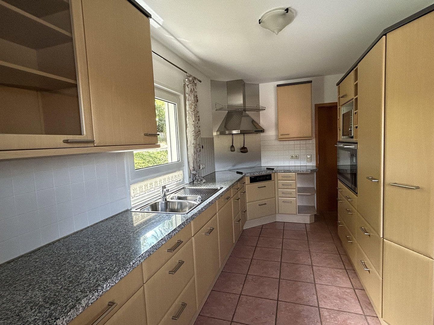 Prenájom bytu 3-izbový 130 m², Niedernhausen, Hesensko Prenájom bytu 3-izbový 130 m², Niedernhausen, Hesensko
