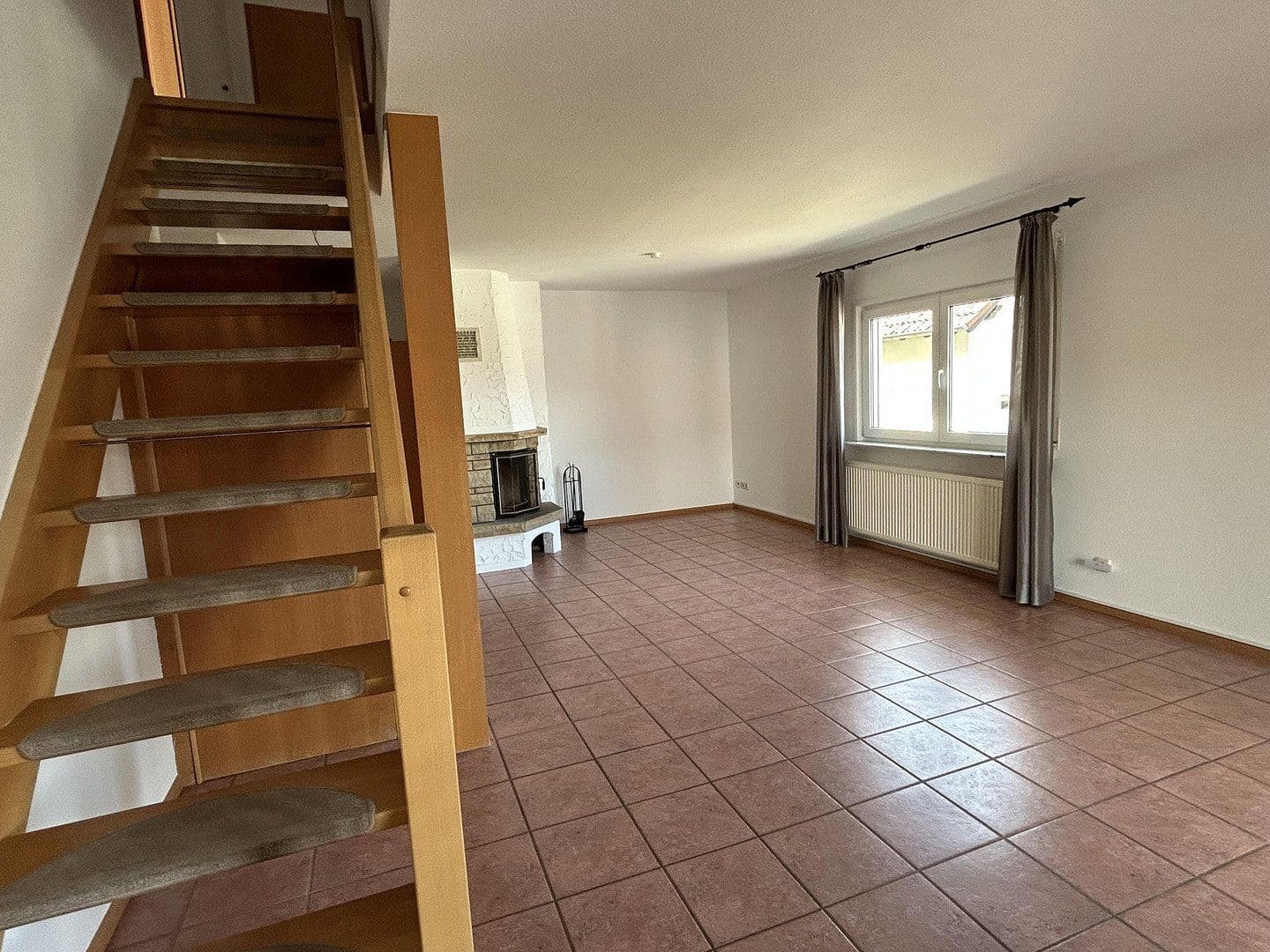 Prenájom bytu 3-izbový 130 m², Niedernhausen, Hesensko Prenájom bytu 3-izbový 130 m², Niedernhausen, Hesensko