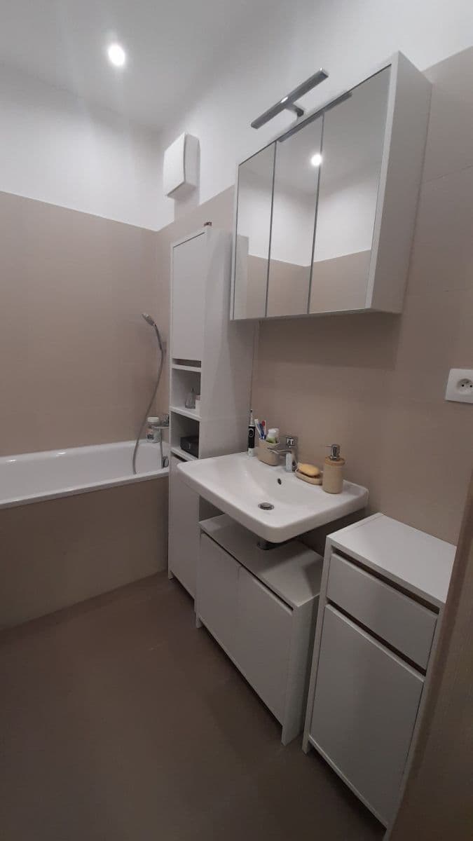 Predaj bytu 2-izbový 53 m², Hany Ponickej, Lamač, Bratislavský kraj Predaj bytu 2-izbový 53 m², Hany Ponickej, Lamač, Bratislavský kraj