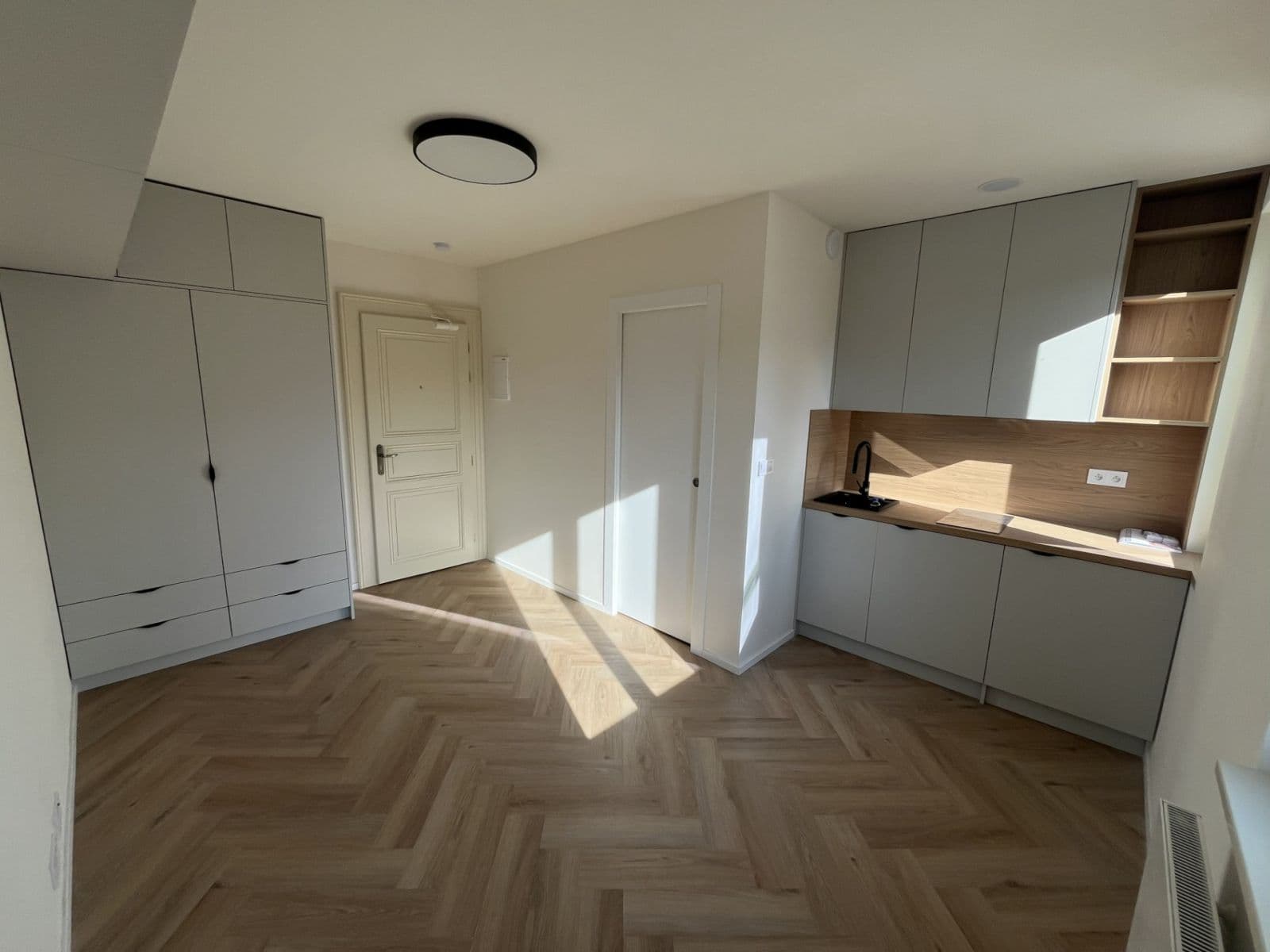 Prenájom bytu 1-izbový 18 m², Bořivojova, Praha, Praha Prenájom bytu 1-izbový 18 m², Bořivojova, Praha, Praha