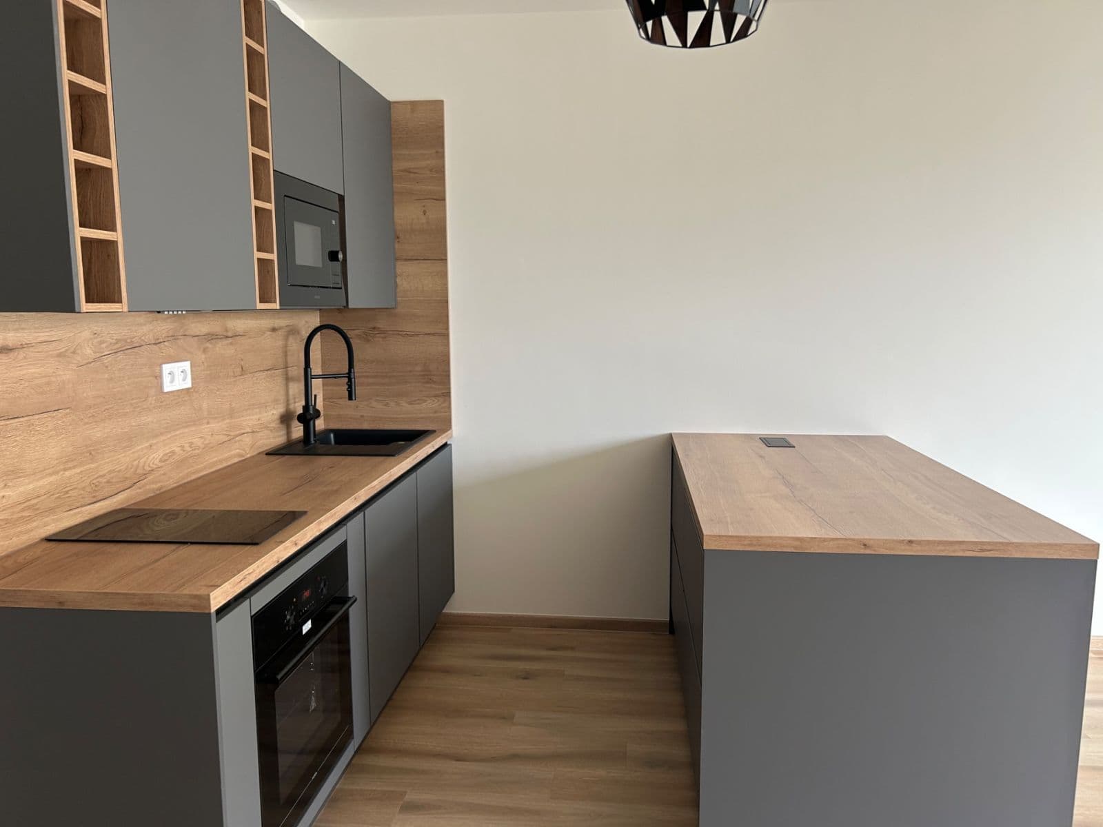 Prenájom bytu 1-izbový 35 m², Gerstelova, Praha, Praha Prenájom bytu 1-izbový 35 m², Gerstelova, Praha, Praha