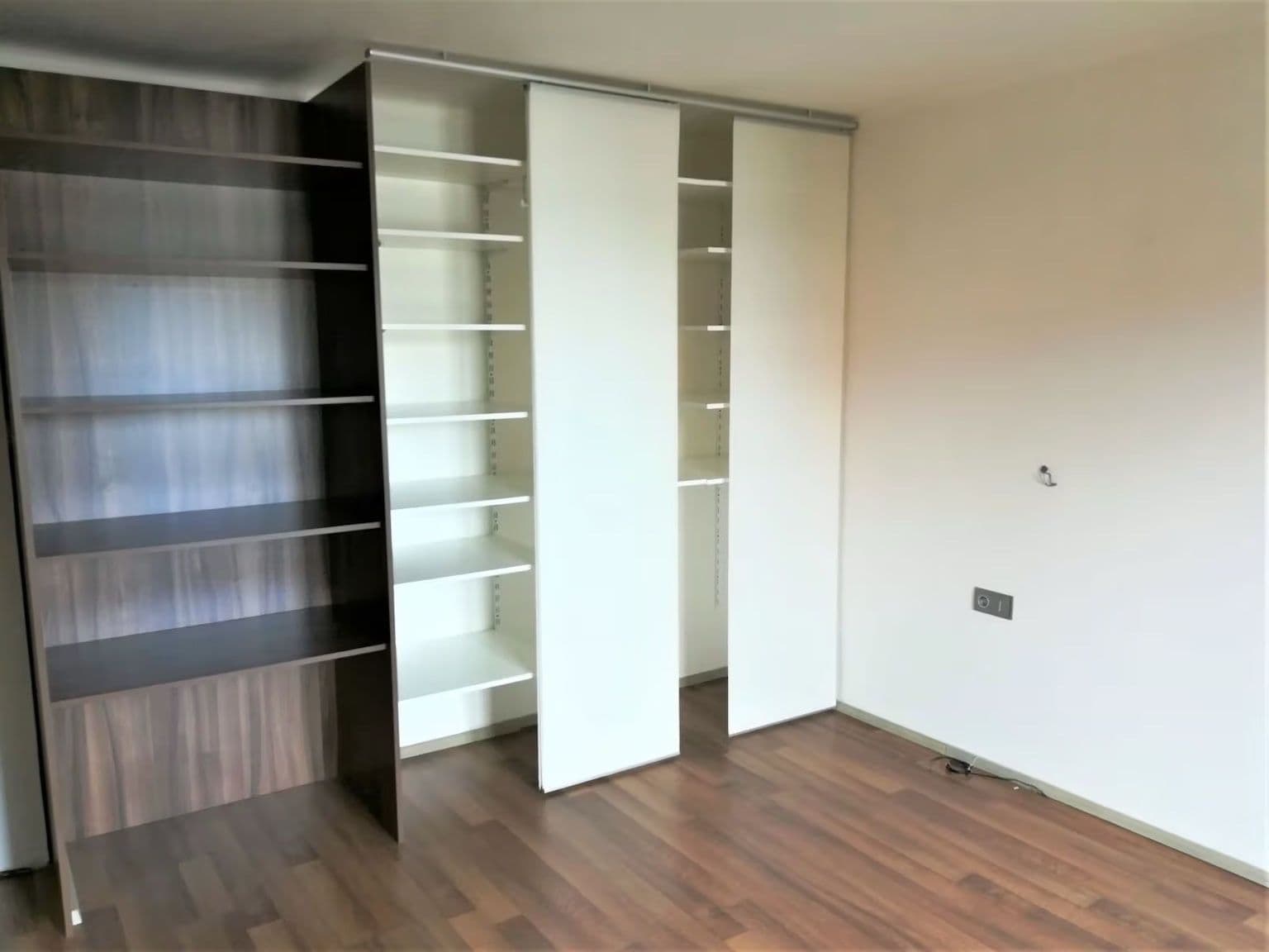 Prenájom bytu 3-izbový 85 m², Ve dvojdomkách, Stochov, Středočeský kraj Prenájom bytu 3-izbový 85 m², Ve dvojdomkách, Stochov, Středočeský kraj