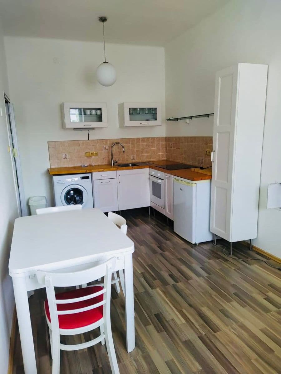 Prenájom bytu 2-izbový 43 m², Pod Marjánkou, Praha, Praha Prenájom bytu 2-izbový 43 m², Pod Marjánkou, Praha, Praha