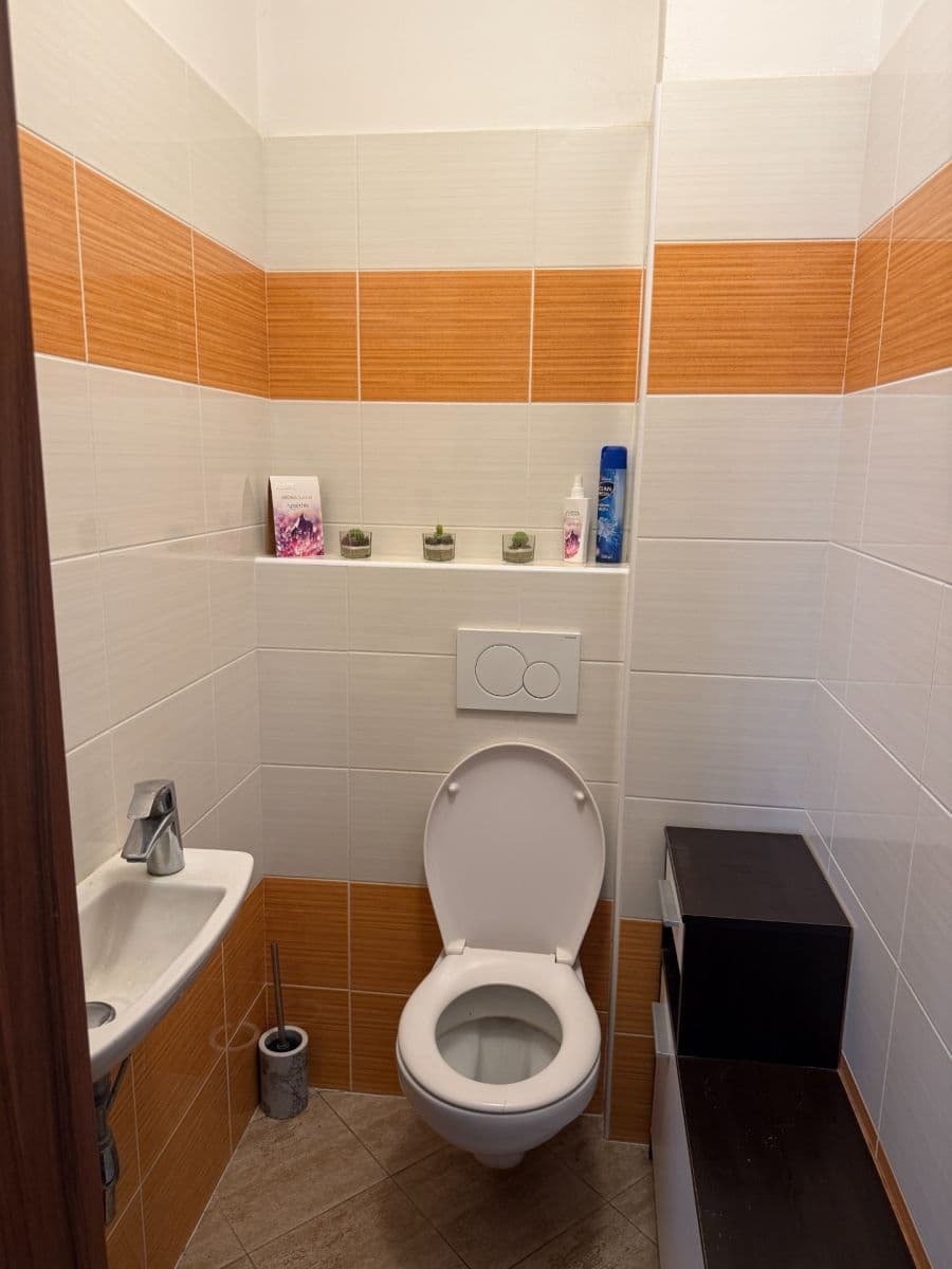 Predaj bytu 3-izbový 55 m², Šípková, Mukařov, Středočeský kraj Predaj bytu 3-izbový 55 m², Šípková, Mukařov, Středočeský kraj