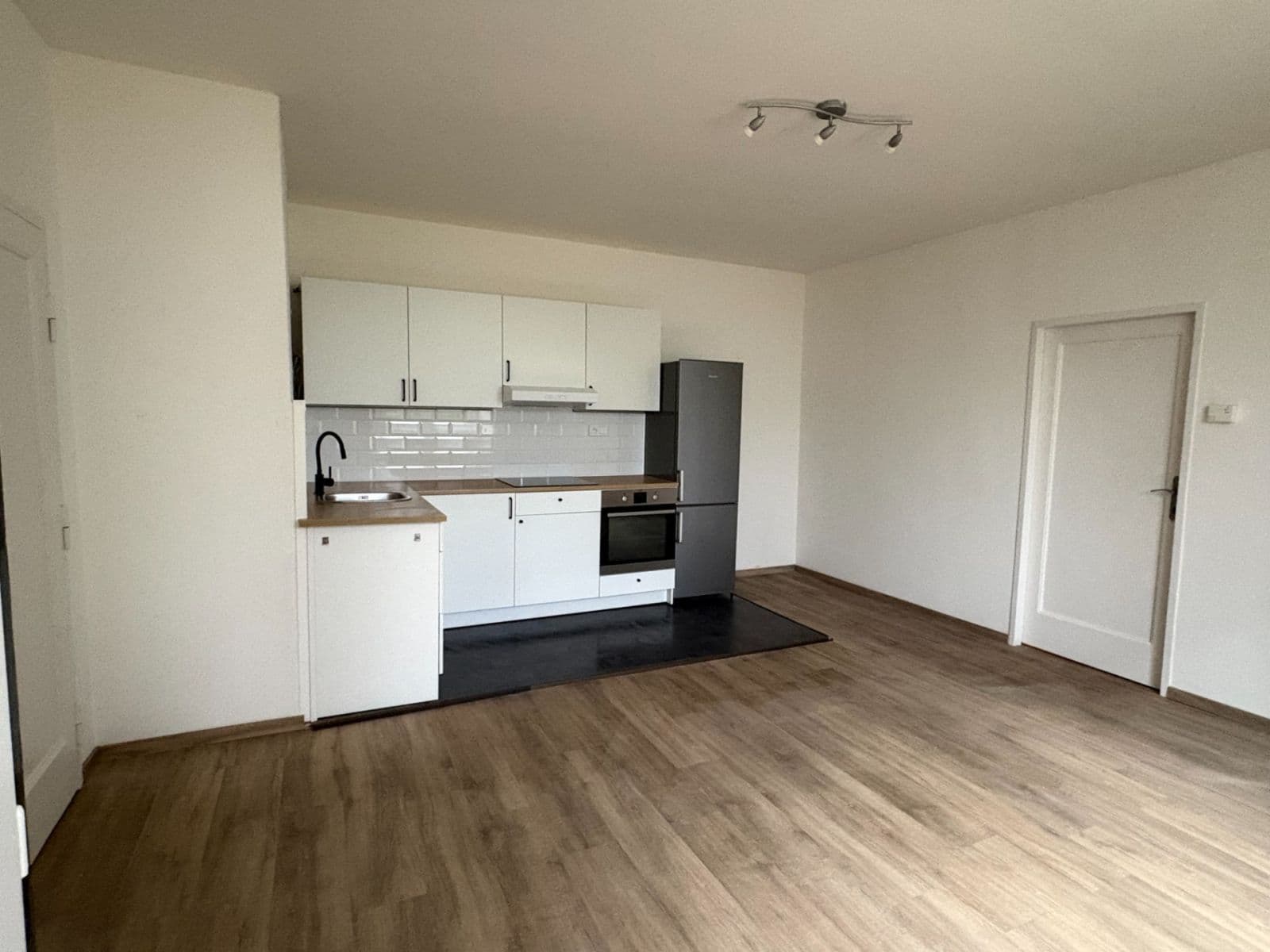 Prenájom bytu 2-izbový 45 m², Evropská, Praha, Praha Prenájom bytu 2-izbový 45 m², Evropská, Praha, Praha