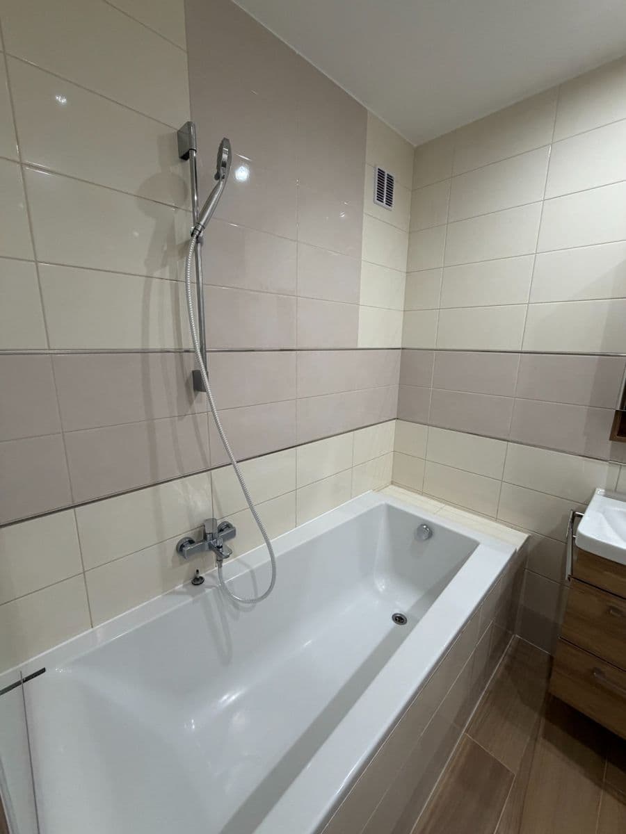 Prenájom bytu 3-izbový 75 m², Teplická, Duchcov, Ústecký kraj Prenájom bytu 3-izbový 75 m², Teplická, Duchcov, Ústecký kraj