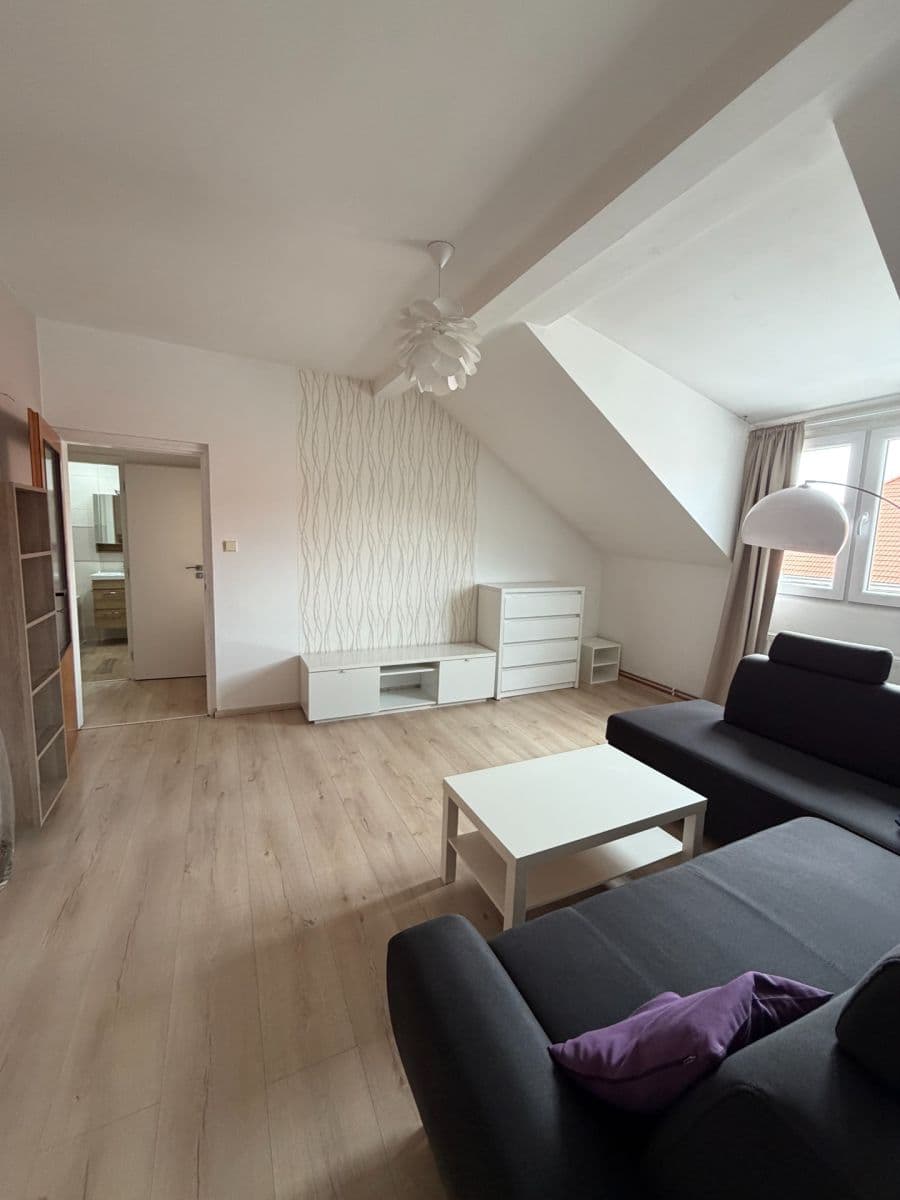 Prenájom bytu 3-izbový 75 m², Teplická, Duchcov, Ústecký kraj Prenájom bytu 3-izbový 75 m², Teplická, Duchcov, Ústecký kraj