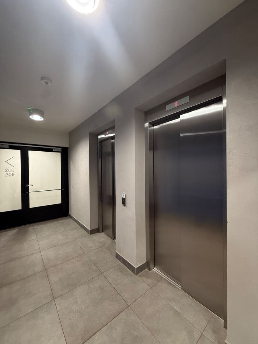 Prenájom bytu 3-izbový 92 m², Mezi Vodami, Praha, Praha Prenájom bytu 3-izbový 92 m², Mezi Vodami, Praha, Praha