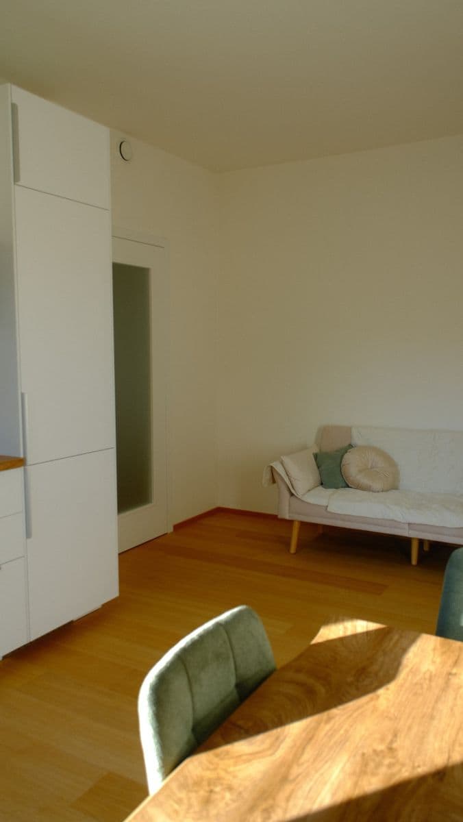 Prenájom bytu 2-izbový 42 m², V Třešňovce, Praha, Praha Prenájom bytu 2-izbový 42 m², V Třešňovce, Praha, Praha