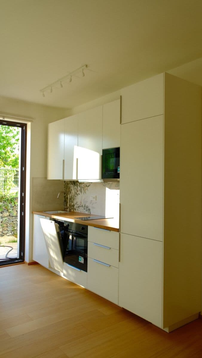 Prenájom bytu 2-izbový 42 m², V Třešňovce, Praha, Praha Prenájom bytu 2-izbový 42 m², V Třešňovce, Praha, Praha