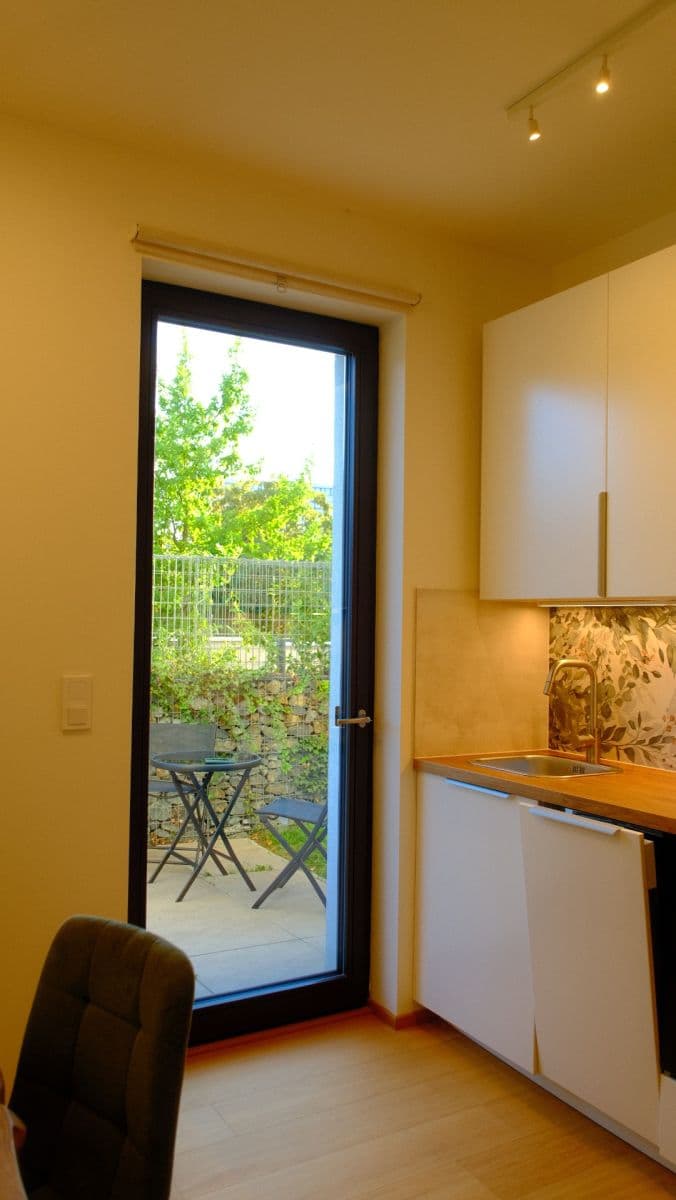Prenájom bytu 2-izbový 42 m², V Třešňovce, Praha, Praha Prenájom bytu 2-izbový 42 m², V Třešňovce, Praha, Praha