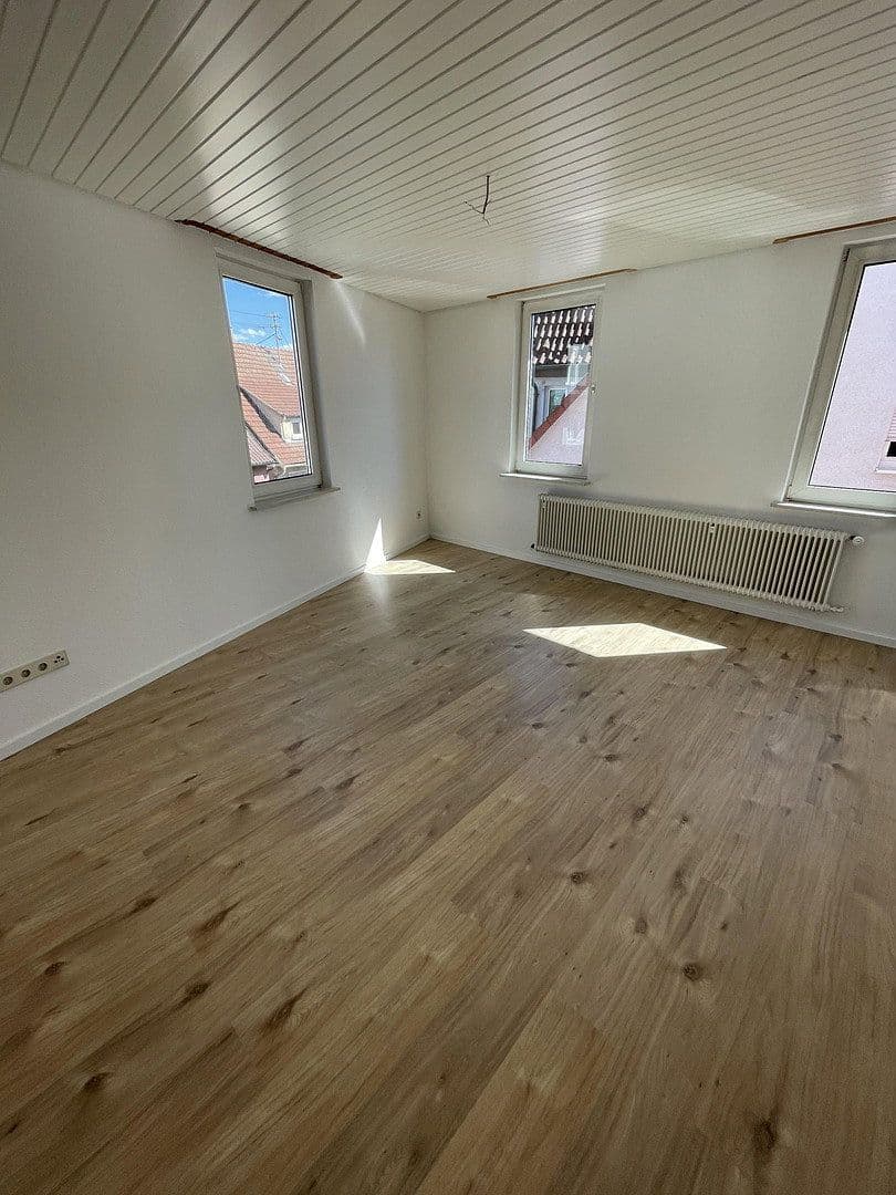 Prenájom bytu 5-izbový 120 m², Nürtingen, Bádensko-Wurttembersko Prenájom bytu 5-izbový 120 m², Nürtingen, Bádensko-Wurttembersko