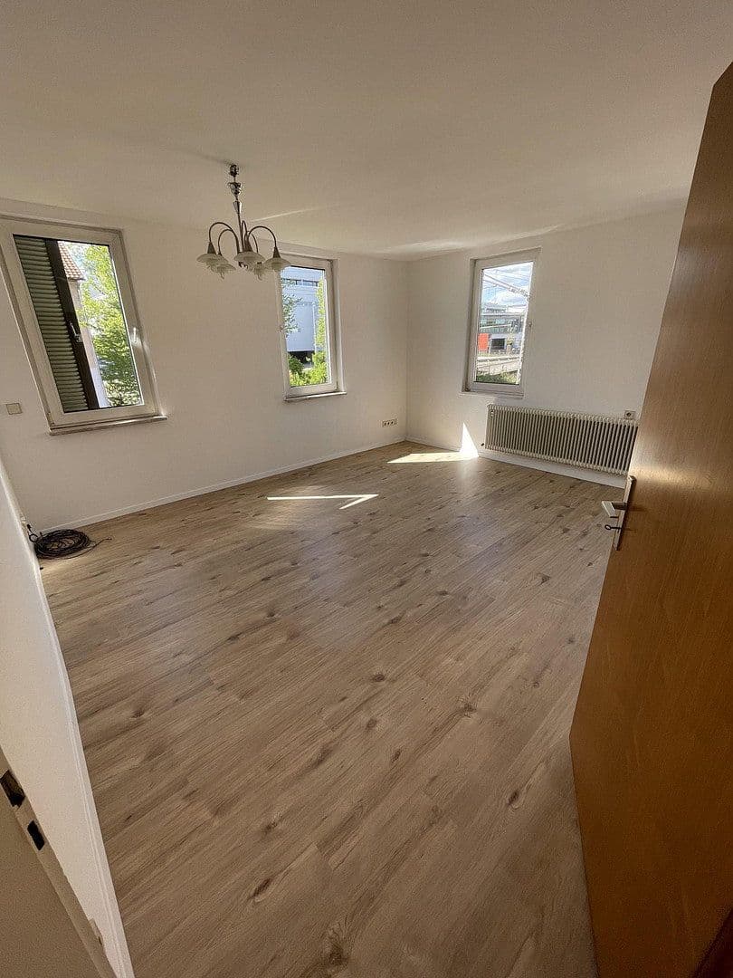 Prenájom bytu 5-izbový 120 m², Nürtingen, Bádensko-Wurttembersko Prenájom bytu 5-izbový 120 m², Nürtingen, Bádensko-Wurttembersko