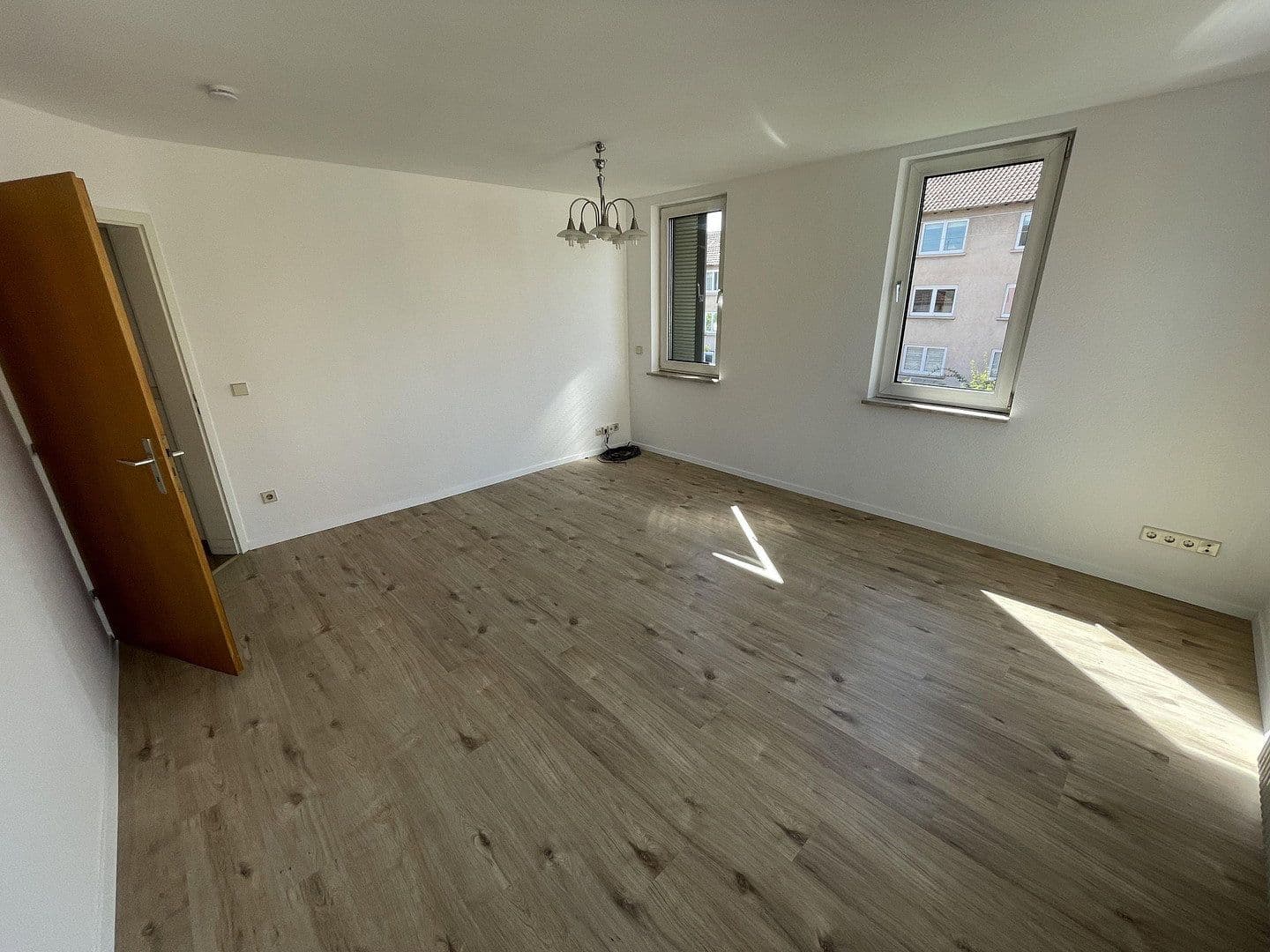 Prenájom bytu 5-izbový 120 m², Nürtingen, Bádensko-Wurttembersko Prenájom bytu 5-izbový 120 m², Nürtingen, Bádensko-Wurttembersko