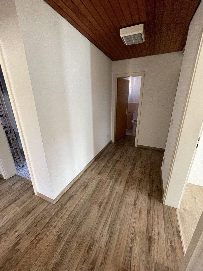 Prenájom bytu 5-izbový 120 m², Nürtingen, Bádensko-Wurttembersko Prenájom bytu 5-izbový 120 m², Nürtingen, Bádensko-Wurttembersko
