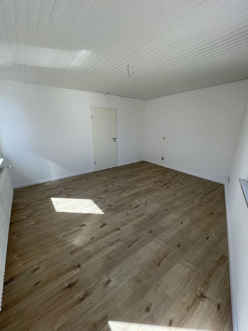 Prenájom bytu 5-izbový 120 m², Nürtingen, Bádensko-Wurttembersko Prenájom bytu 5-izbový 120 m², Nürtingen, Bádensko-Wurttembersko