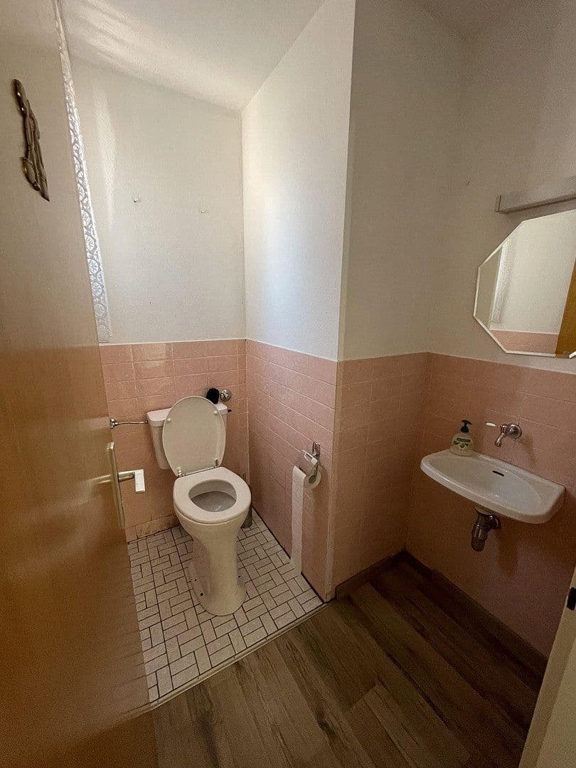 Prenájom bytu 5-izbový 120 m², Nürtingen, Bádensko-Wurttembersko Prenájom bytu 5-izbový 120 m², Nürtingen, Bádensko-Wurttembersko