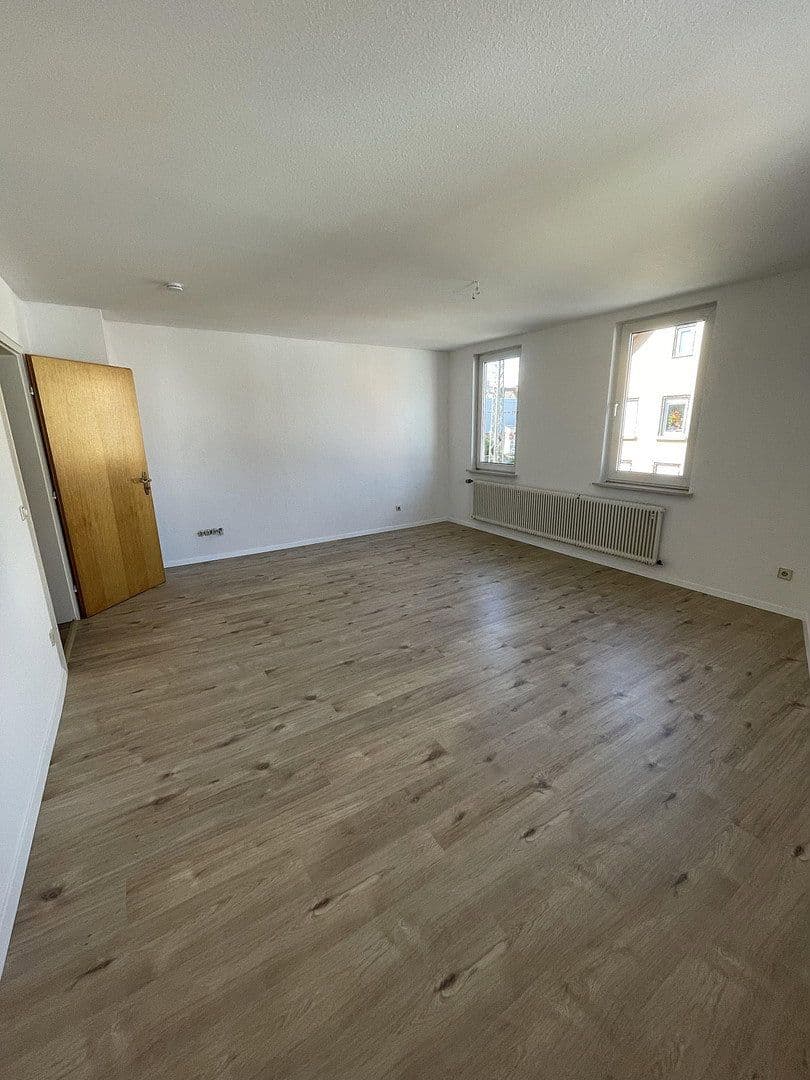 Prenájom bytu 5-izbový 120 m², Nürtingen, Bádensko-Wurttembersko Prenájom bytu 5-izbový 120 m², Nürtingen, Bádensko-Wurttembersko