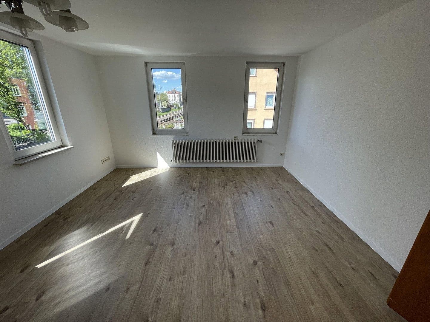 Prenájom bytu 5-izbový 120 m², Nürtingen, Bádensko-Wurttembersko Prenájom bytu 5-izbový 120 m², Nürtingen, Bádensko-Wurttembersko