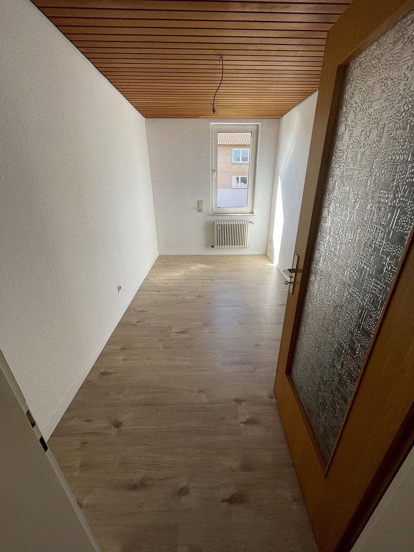 Prenájom bytu 5-izbový 120 m², Nürtingen, Bádensko-Wurttembersko Prenájom bytu 5-izbový 120 m², Nürtingen, Bádensko-Wurttembersko