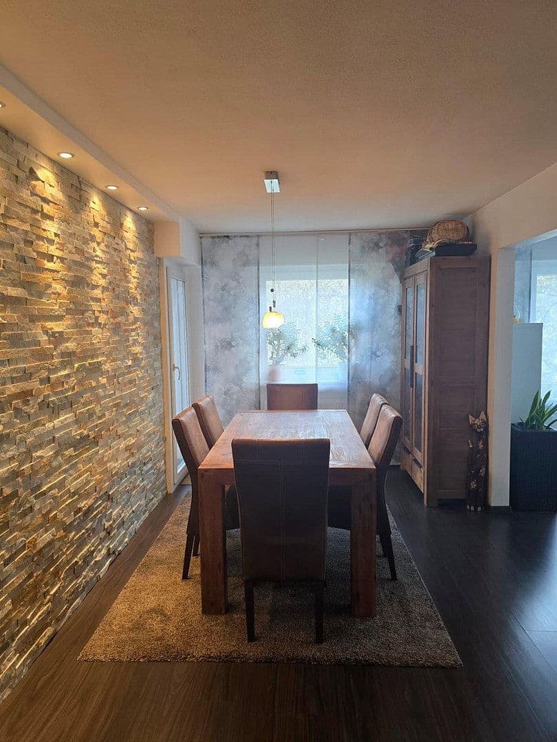 Predaj bytu 3-izbový 93 m², Niefern-Öschelbronn, Bádensko-Wurttembersko Predaj bytu 3-izbový 93 m², Niefern-Öschelbronn, Bádensko-Wurttembersko