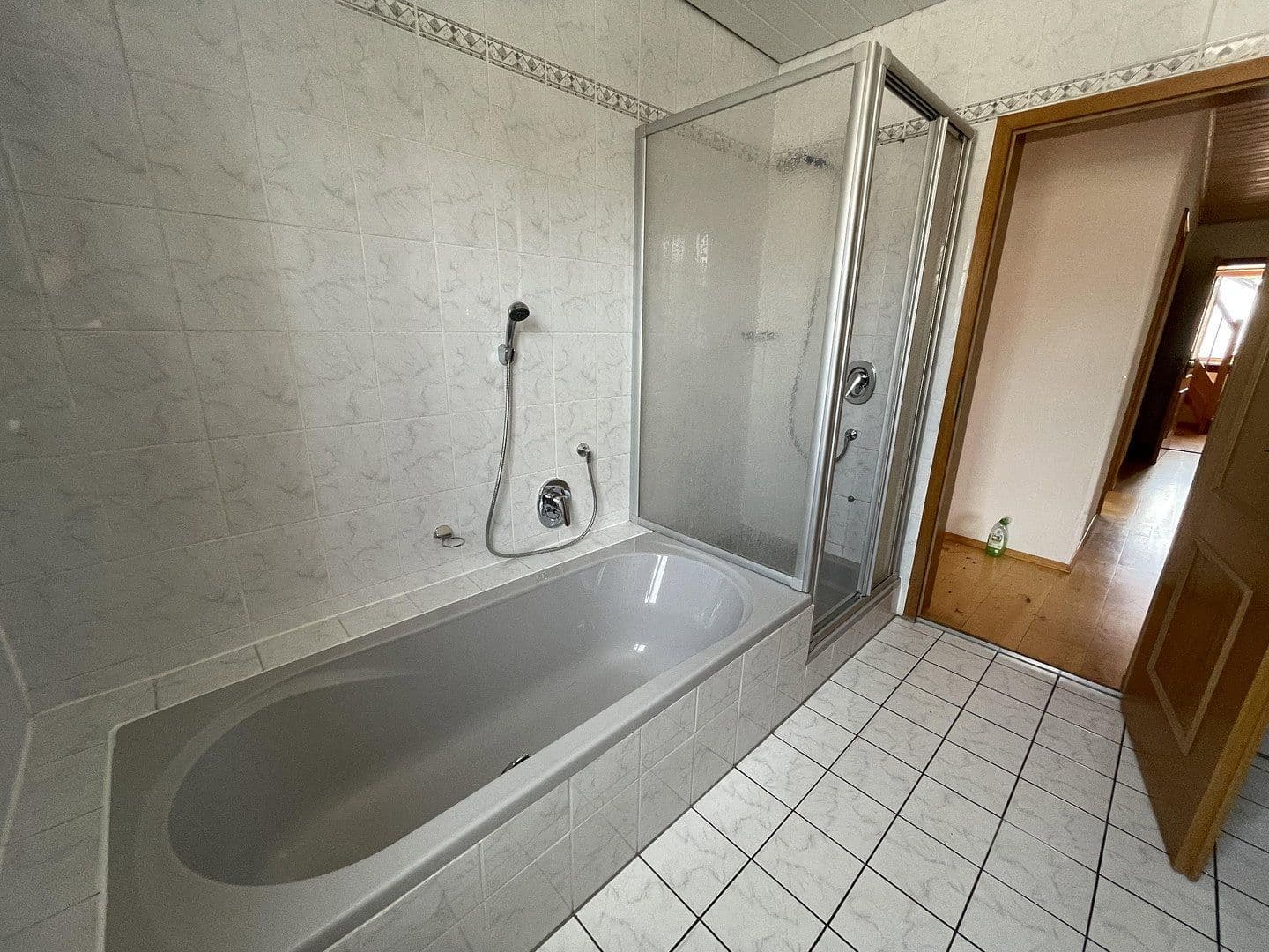 Prenájom bytu 3-izbový 80 m², Haag, Bavorsko Prenájom bytu 3-izbový 80 m², Haag, Bavorsko