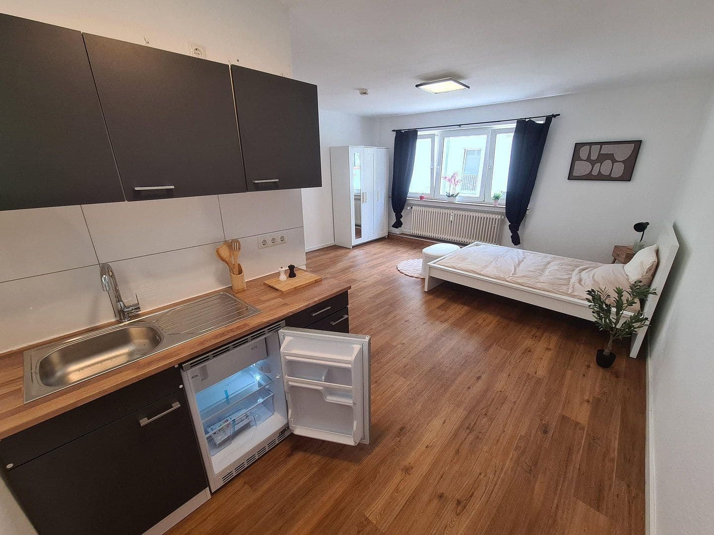Prenájom bytu 1-izbový 27 m², Köln, Severné Porýnie - Westfálsko Prenájom bytu 1-izbový 27 m², Köln, Severné Porýnie - Westfálsko