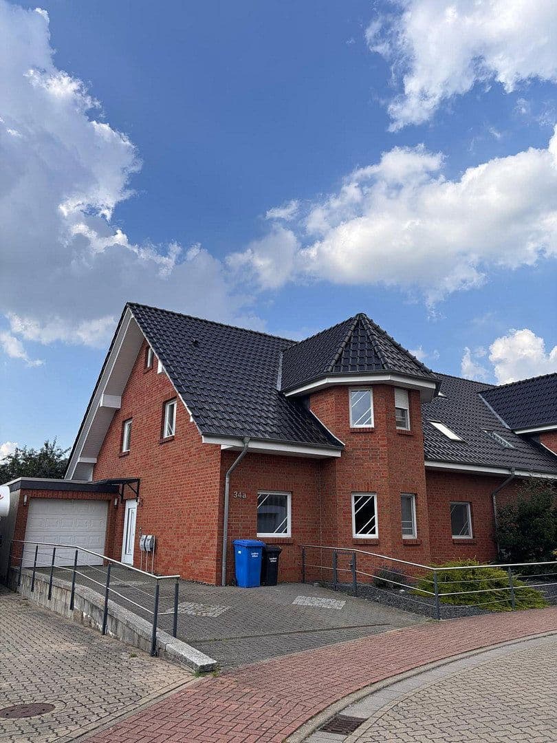 Predaj domu 220 m², pozemok 432 m², Rühen, Dolné Sasko Predaj domu 220 m², pozemok 432 m², Rühen, Dolné Sasko