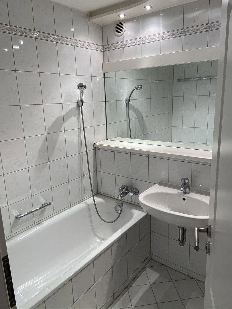 Prenájom bytu 1-izbový 40 m², Münchnerstr. 54, Kr. München - Unterhaching, Bavorsko Prenájom bytu 1-izbový 40 m², Münchnerstr. 54, Kr. München - Unterhaching, Bavorsko