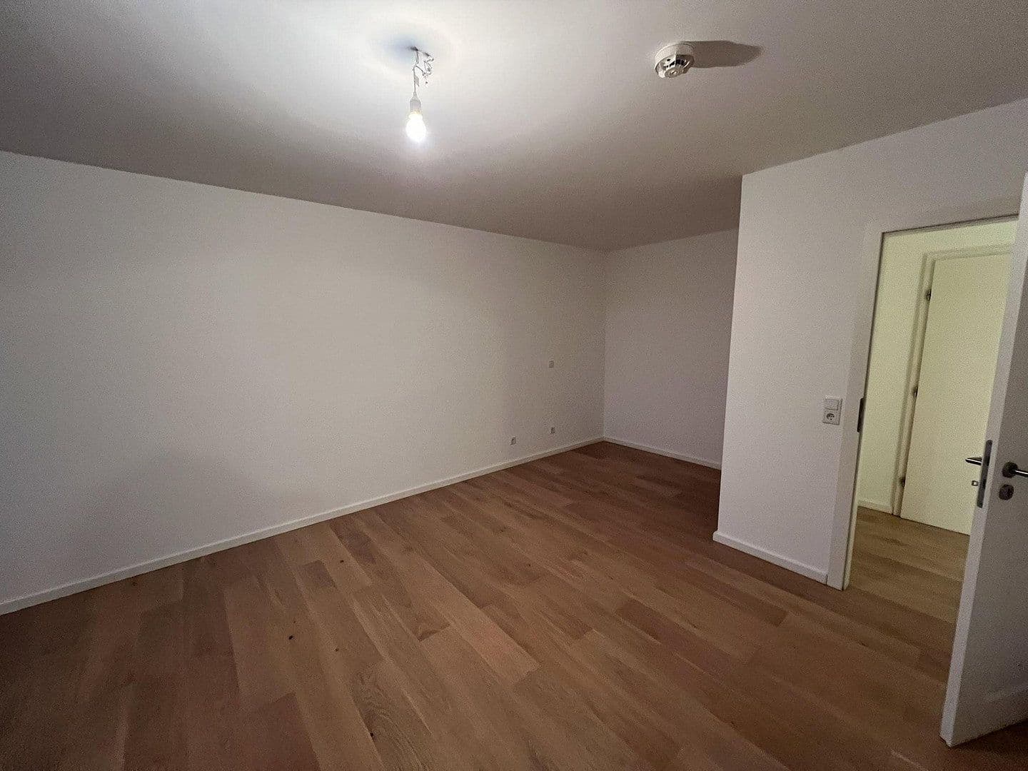 Prenájom bytu 1-izbový 40 m², Münchnerstr. 54, Kr. München - Unterhaching, Bavorsko Prenájom bytu 1-izbový 40 m², Münchnerstr. 54, Kr. München - Unterhaching, Bavorsko