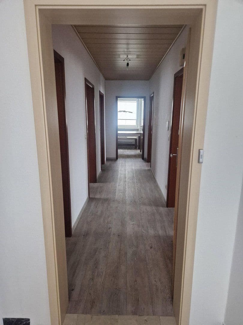 Predaj domu 130 m², pozemok 740 m², Querstrasse 7, Rottenburg a. d. Laaber, Bavorsko Predaj domu 130 m², pozemok 740 m², Querstrasse 7, Rottenburg a. d. Laaber, Bavorsko
