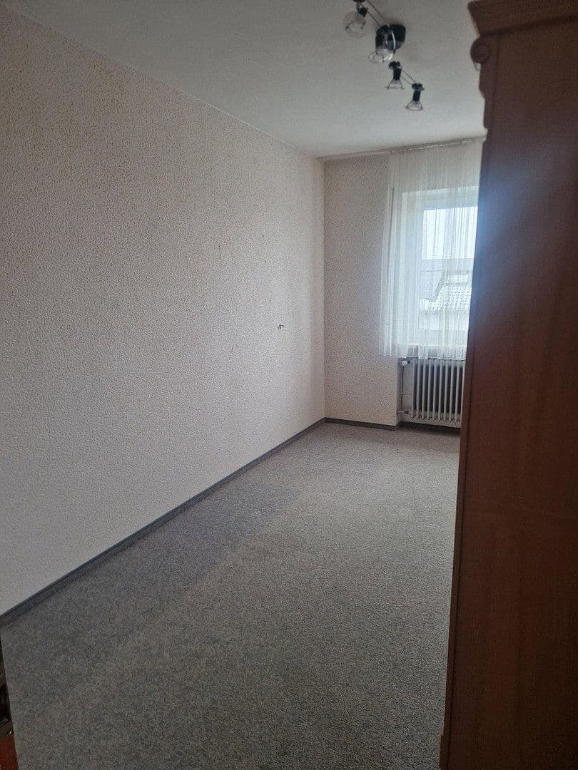Predaj domu 130 m², pozemok 740 m², Querstrasse 7, Rottenburg a. d. Laaber, Bavorsko Predaj domu 130 m², pozemok 740 m², Querstrasse 7, Rottenburg a. d. Laaber, Bavorsko