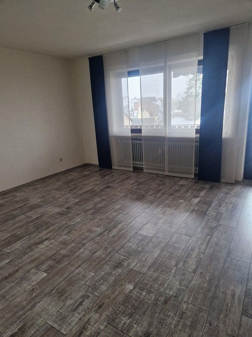 Predaj domu 130 m², pozemok 740 m², Querstrasse 7, Rottenburg a. d. Laaber, Bavorsko Predaj domu 130 m², pozemok 740 m², Querstrasse 7, Rottenburg a. d. Laaber, Bavorsko