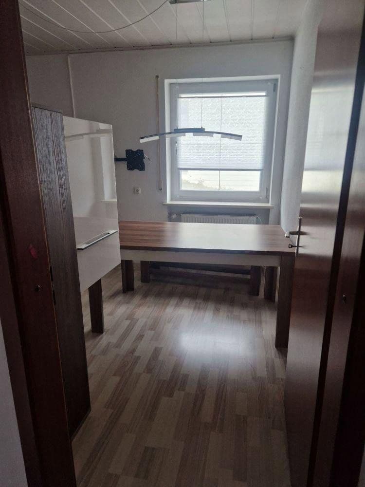 Predaj domu 130 m², pozemok 740 m², Querstrasse 7, Rottenburg a. d. Laaber, Bavorsko Predaj domu 130 m², pozemok 740 m², Querstrasse 7, Rottenburg a. d. Laaber, Bavorsko