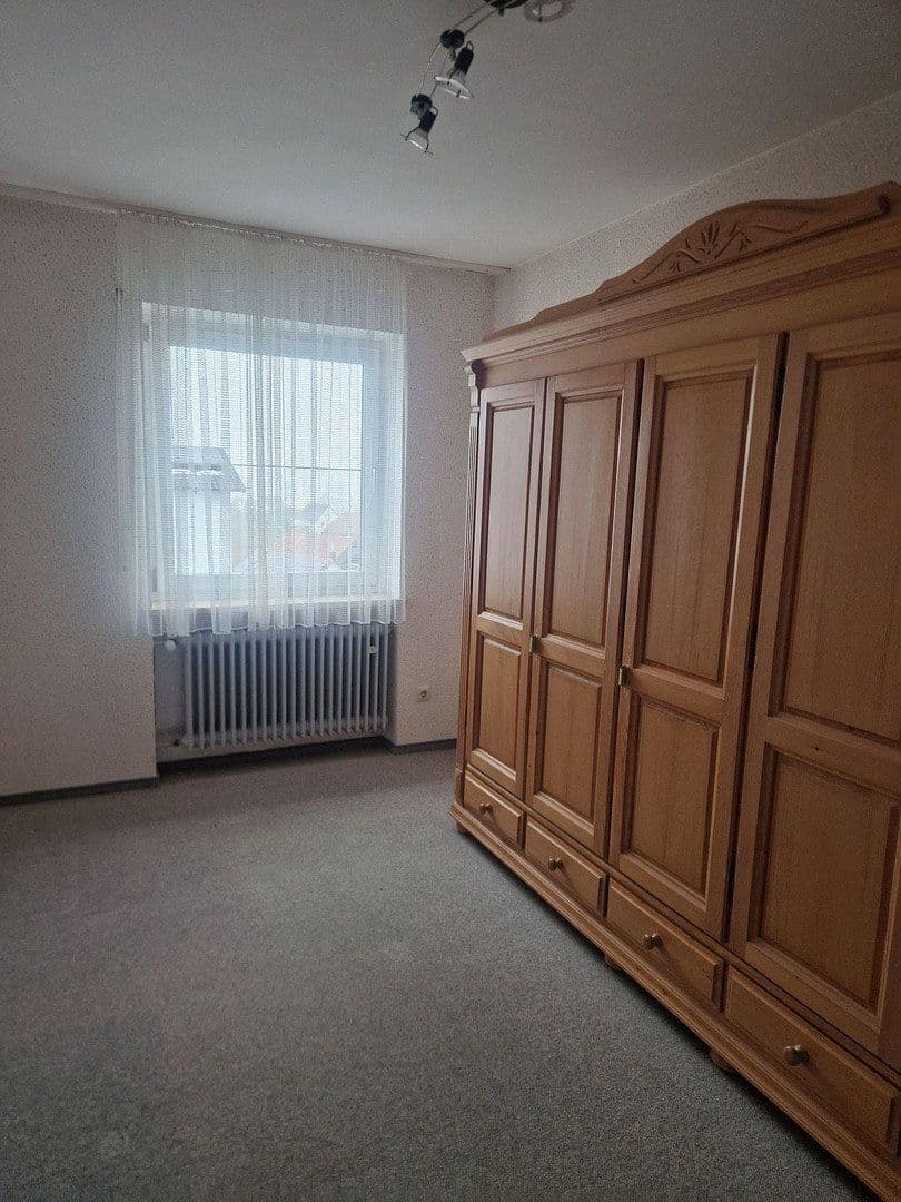 Predaj domu 130 m², pozemok 740 m², Querstrasse 7, Rottenburg a. d. Laaber, Bavorsko Predaj domu 130 m², pozemok 740 m², Querstrasse 7, Rottenburg a. d. Laaber, Bavorsko