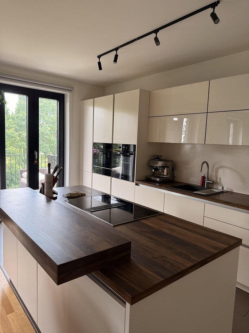 Prenájom bytu 5-izbový 133 m², Winterlindenweg 83, Hamburg, Hamburg Prenájom bytu 5-izbový 133 m², Winterlindenweg 83, Hamburg, Hamburg