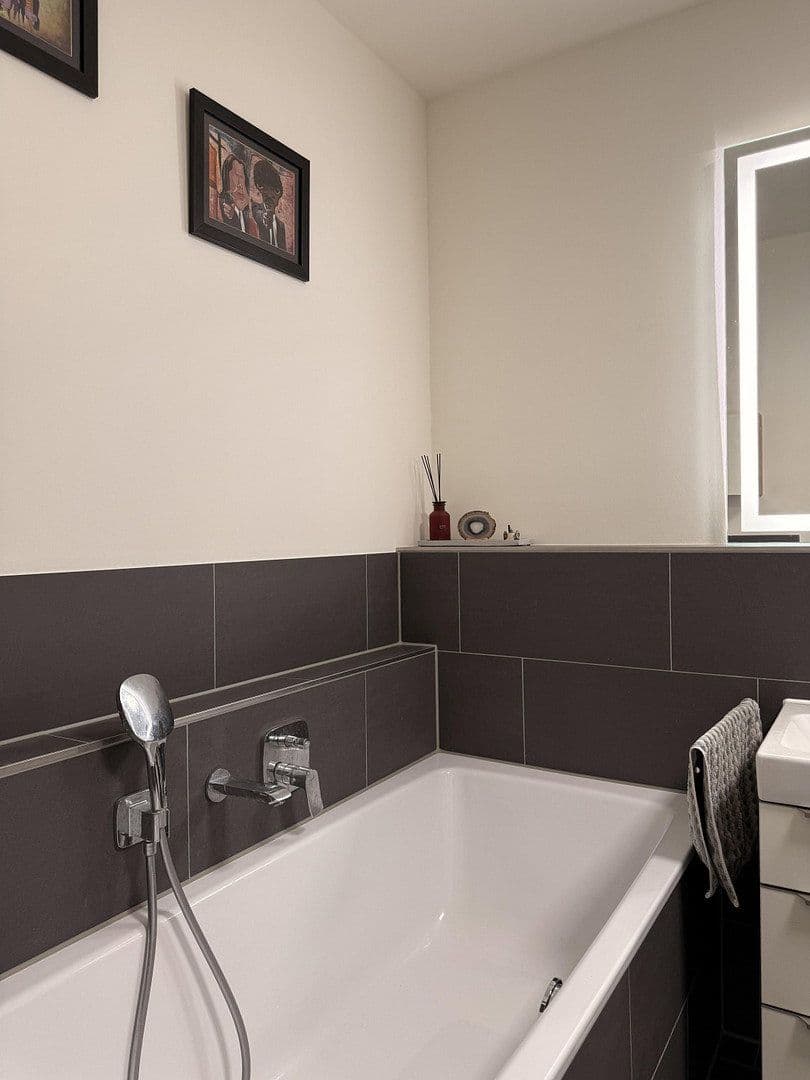 Prenájom bytu 5-izbový 133 m², Winterlindenweg 83, Hamburg, Hamburg Prenájom bytu 5-izbový 133 m², Winterlindenweg 83, Hamburg, Hamburg