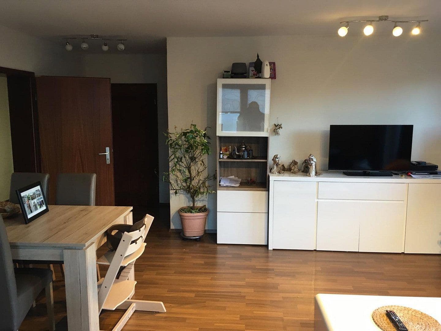 Prenájom bytu 4-izbový 120 m², Braunschweig, Dolné Sasko Prenájom bytu 4-izbový 120 m², Braunschweig, Dolné Sasko
