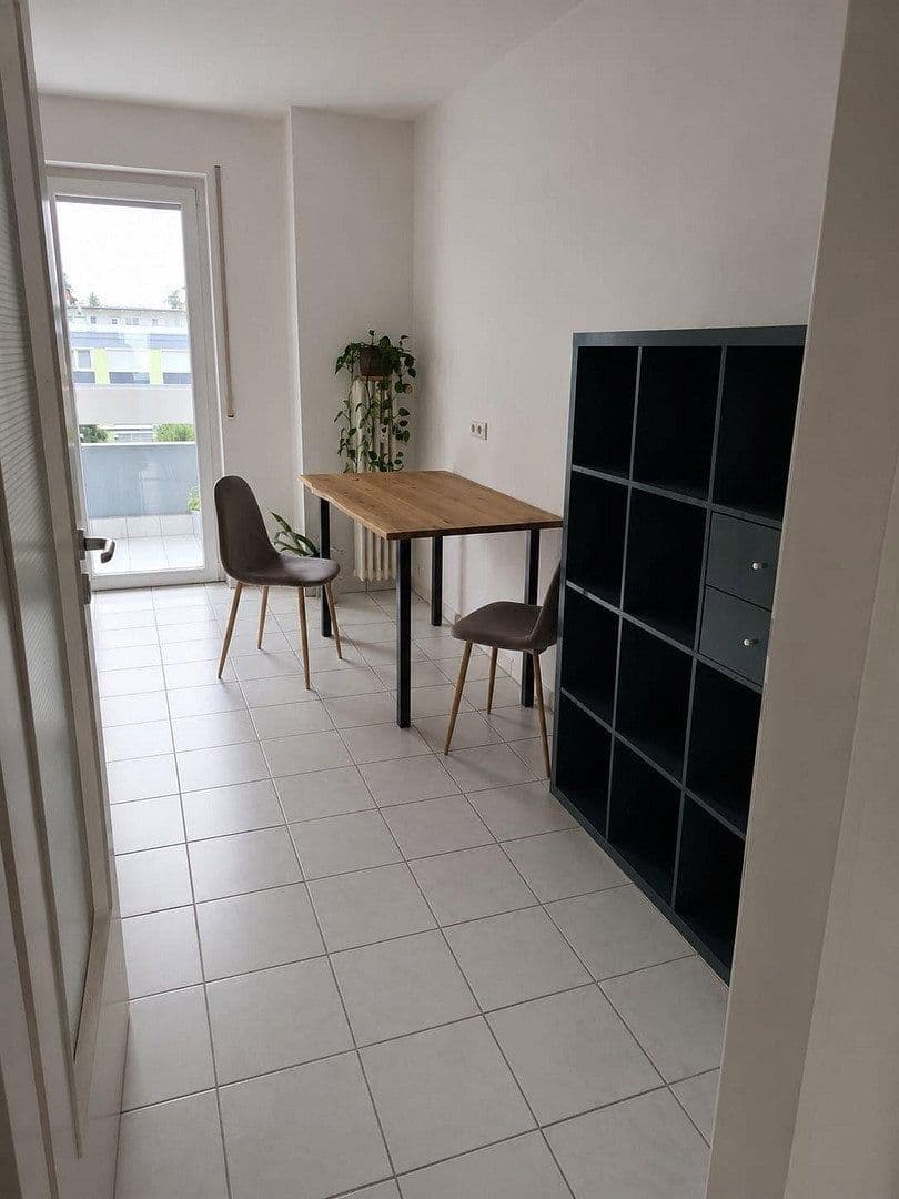 Prenájom bytu 2-izbový 80 m², Friedrichshafen, Bádensko-Wurttembersko Prenájom bytu 2-izbový 80 m², Friedrichshafen, Bádensko-Wurttembersko