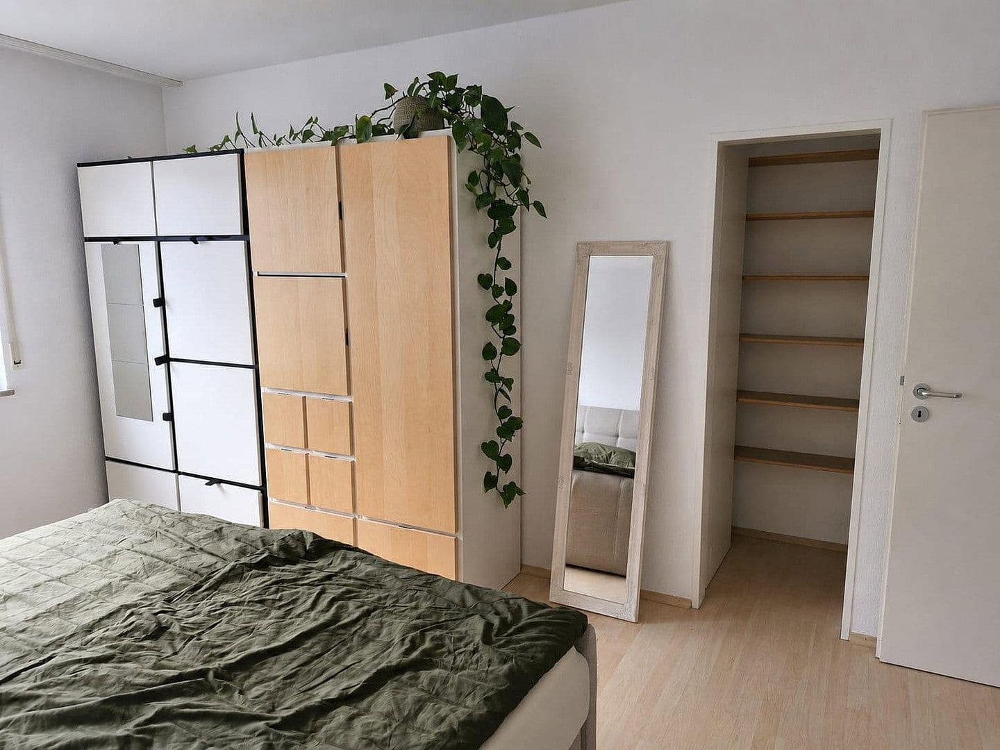 Prenájom bytu 2-izbový 80 m², Friedrichshafen, Bádensko-Wurttembersko Prenájom bytu 2-izbový 80 m², Friedrichshafen, Bádensko-Wurttembersko