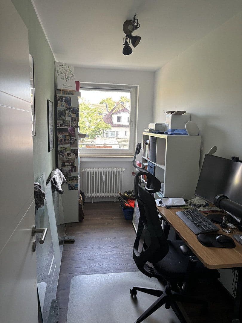 Prenájom bytu 3-izbový 82 m², Marbacher Str. 13, Düsseldorf, Severné Porýnie - Westfálsko Prenájom bytu 3-izbový 82 m², Marbacher Str. 13, Düsseldorf, Severné Porýnie - Westfálsko