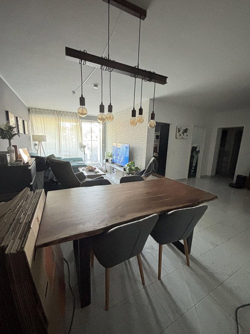 Prenájom bytu 3-izbový 82 m², Marbacher Str. 13, Düsseldorf, Severné Porýnie - Westfálsko Prenájom bytu 3-izbový 82 m², Marbacher Str. 13, Düsseldorf, Severné Porýnie - Westfálsko